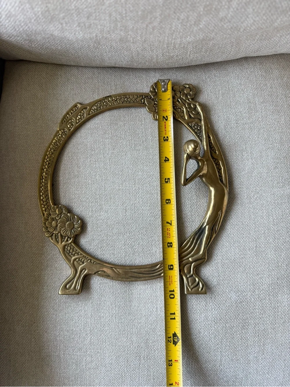 N/A ornate round